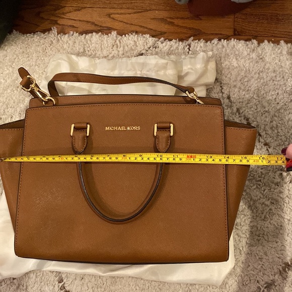 Michael Kors | Selma Large Brown Satchel - Picture 6 of 8
